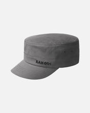 Cargar imagen en el visor de la galería, GORRA MILITAR FLEXFIT DE SARGA DE ALGODÓN
